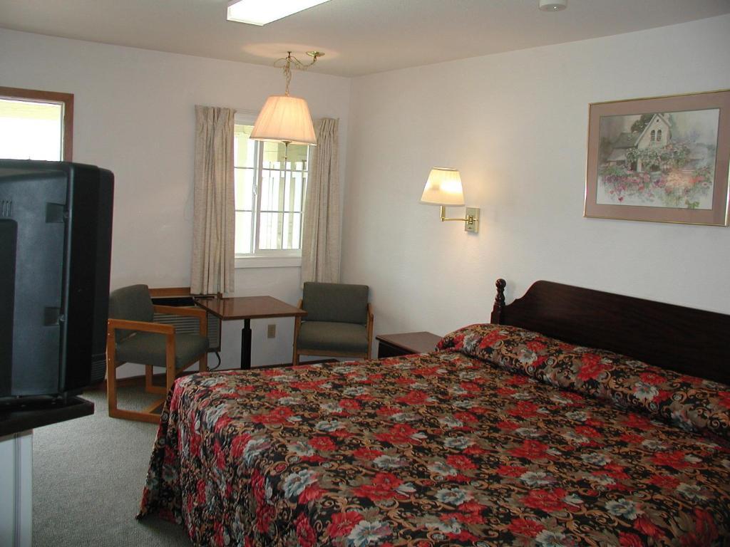Valley Inn - Lebanon Oregon Стая снимка